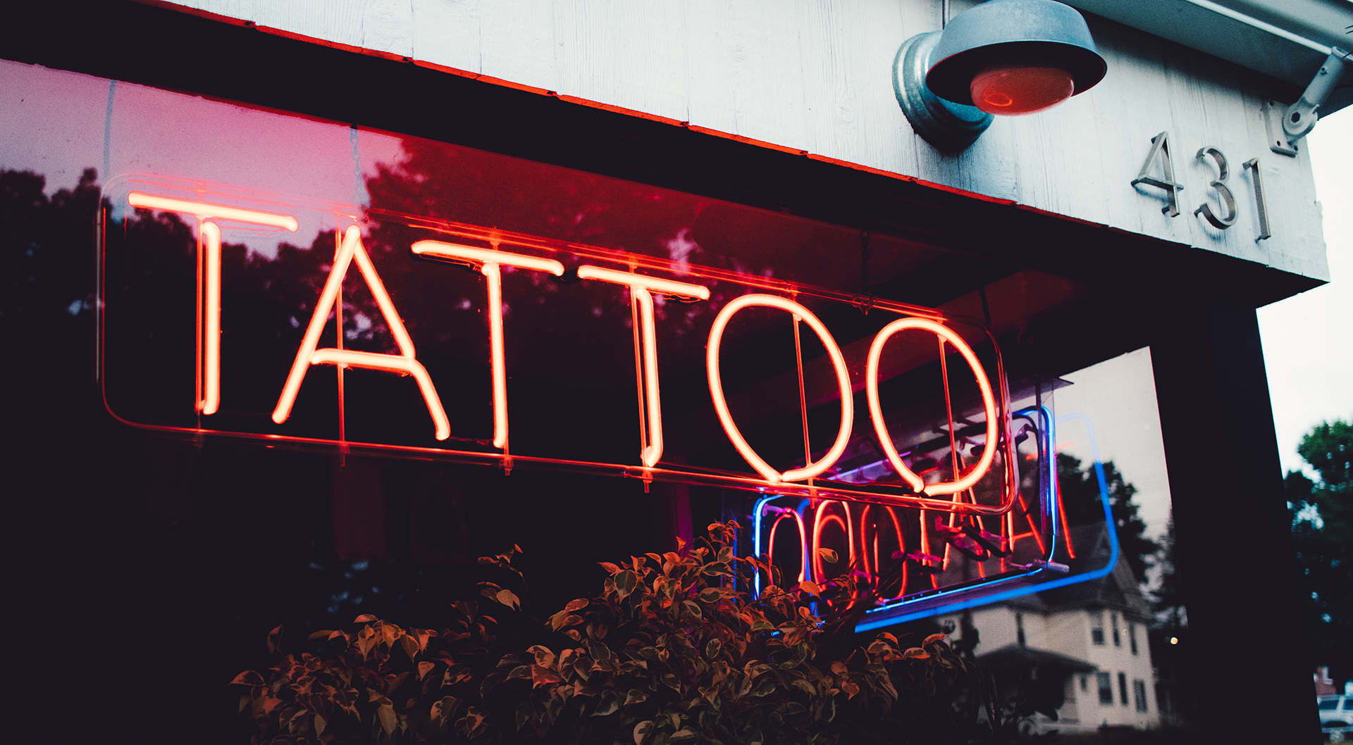 https://top10tatoeeerders.sptest.nl/storage/pwx_media/9/illuminated-tattoo-parlor-sign-at-night-2026-01-05-01-06-44-utc-1.jpg